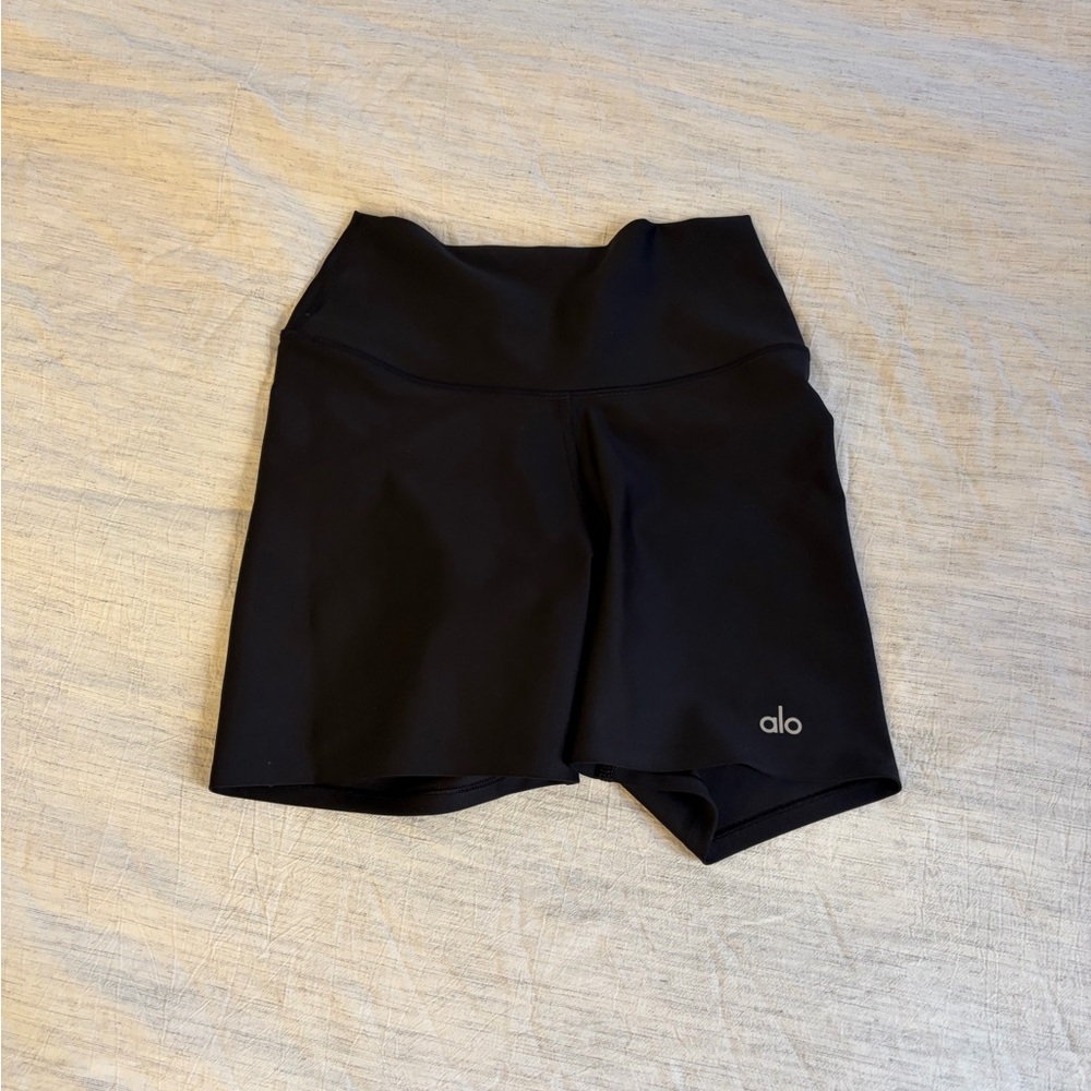 ALO Yoga Women's Black Shorts 3” size XS